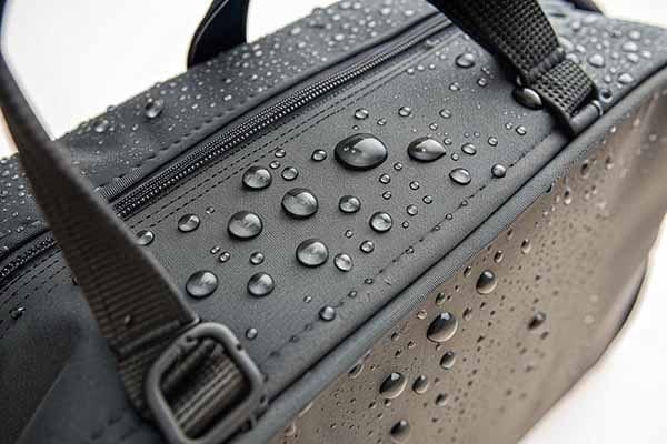 Waterproof neoprene fabric repelling water