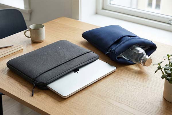 Neoprene laptop sleeve