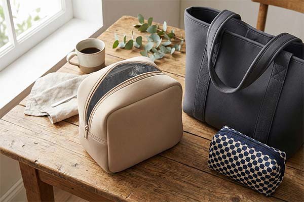 Neoprene lunch bag on table