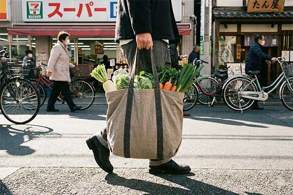Commuter using eco bag