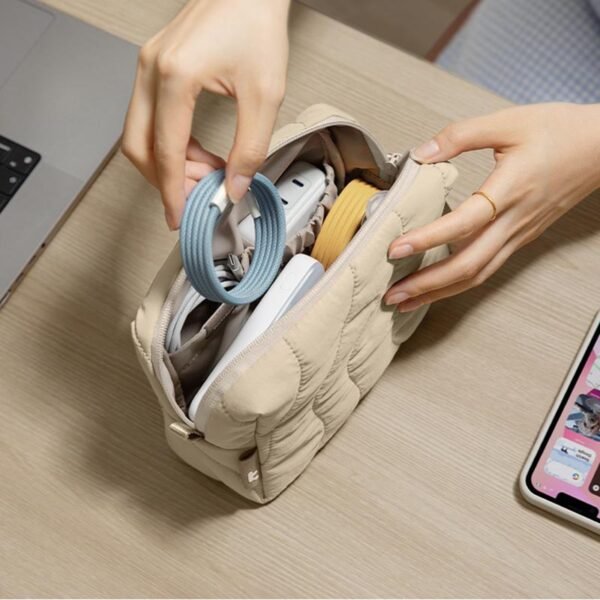 Custom Wave Quilted Multi-Pocket Organizer Pouch - Imagem 3