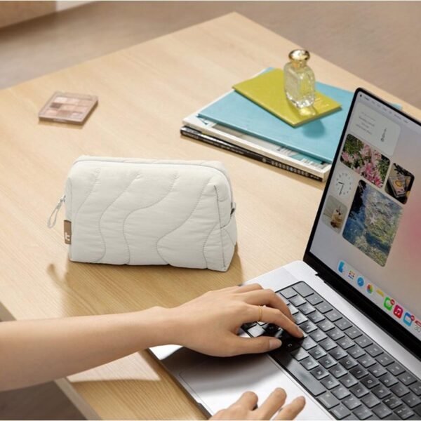 Custom Wave Quilted Multi-Pocket Organizer Pouch - Imagem 2