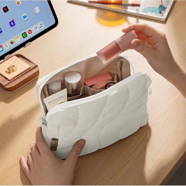 Custom Wave Quilted Multi-Pocket Organizer Pouch - Imagem 4