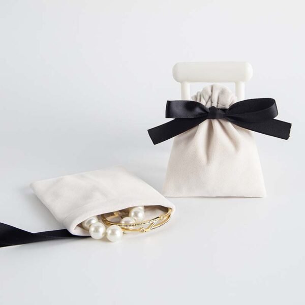 Wholesale Custom Velvet Jewelry Pouches - Image 4