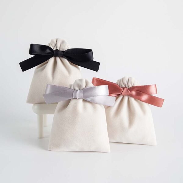 Wholesale Custom Velvet Jewelry Pouches - Image 2