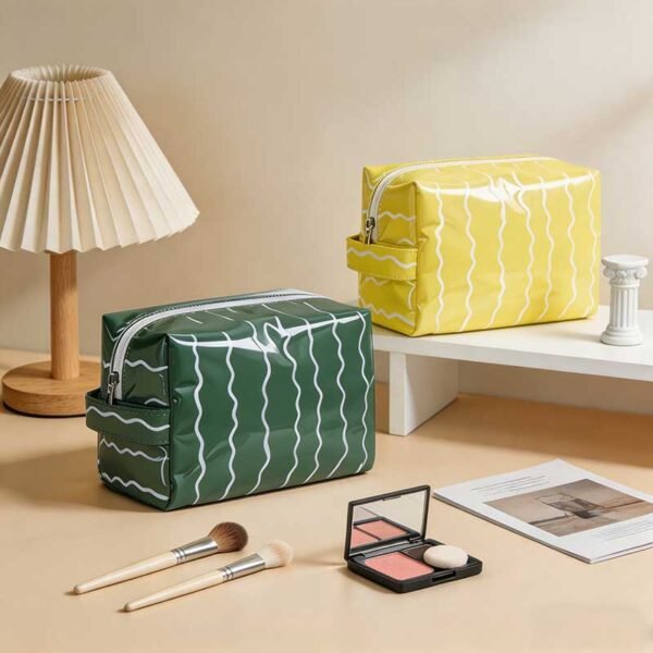 Wholesale Waterproof Wavy PVC Cosmetic Bags - 画像 (2)