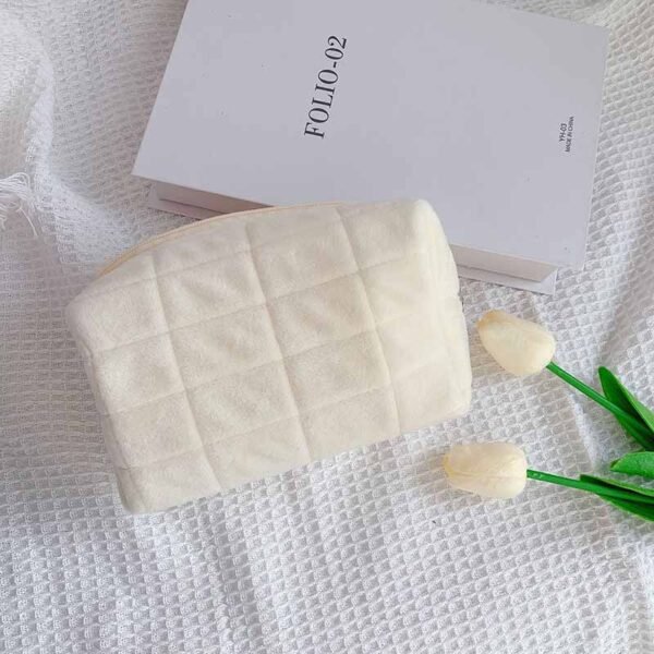 Wholesale Custom Velvet Makeup Pouches - Image 5